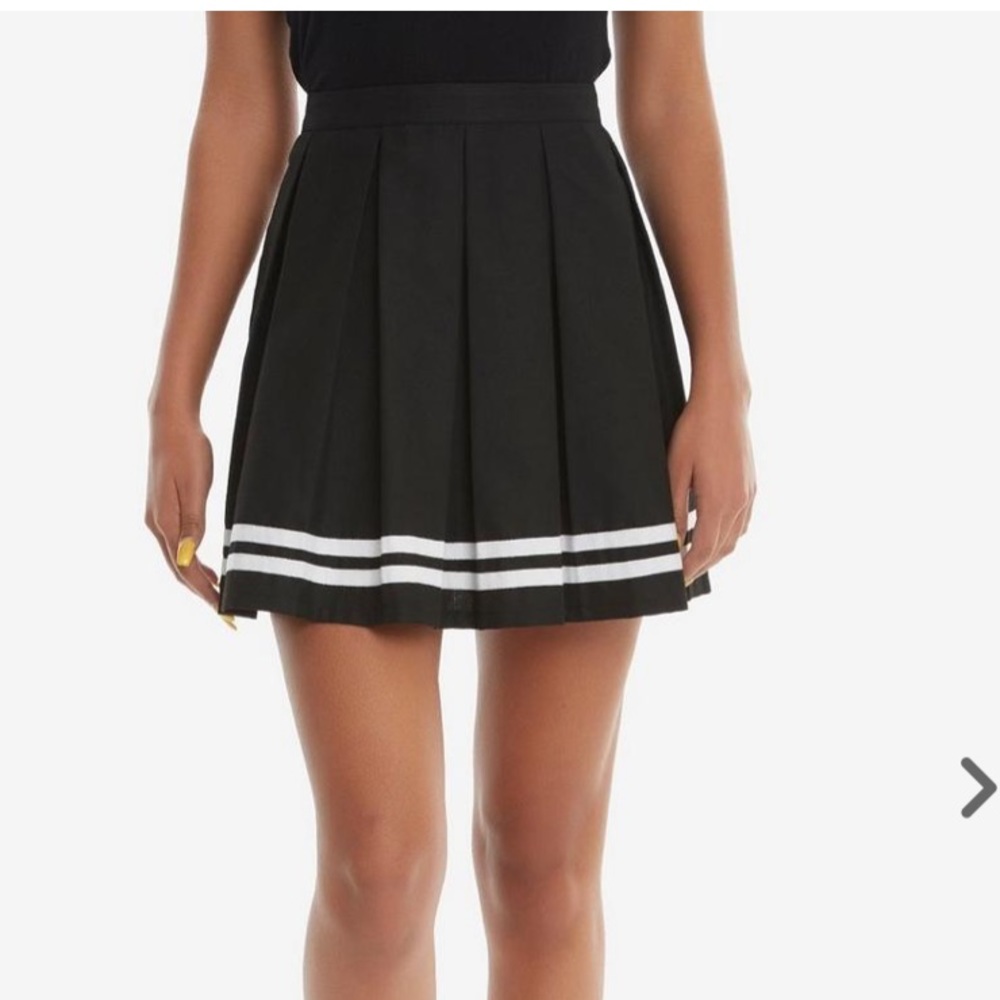 Hot Topic Black Pleated Skirt